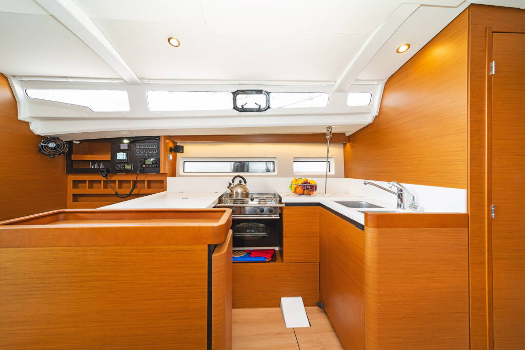 Sailing yacht Sun Odyssey 440 Lefkippi 