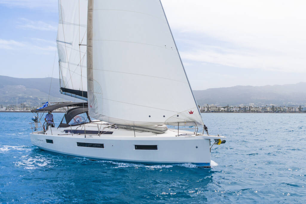 Sailing yacht Sun Odyssey 440 Lefkippi 