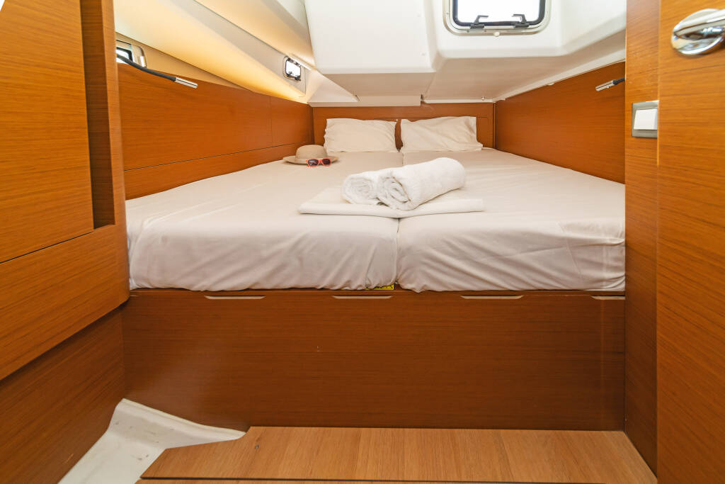 Sailing yacht Sun Odyssey 440 Lefkippi 