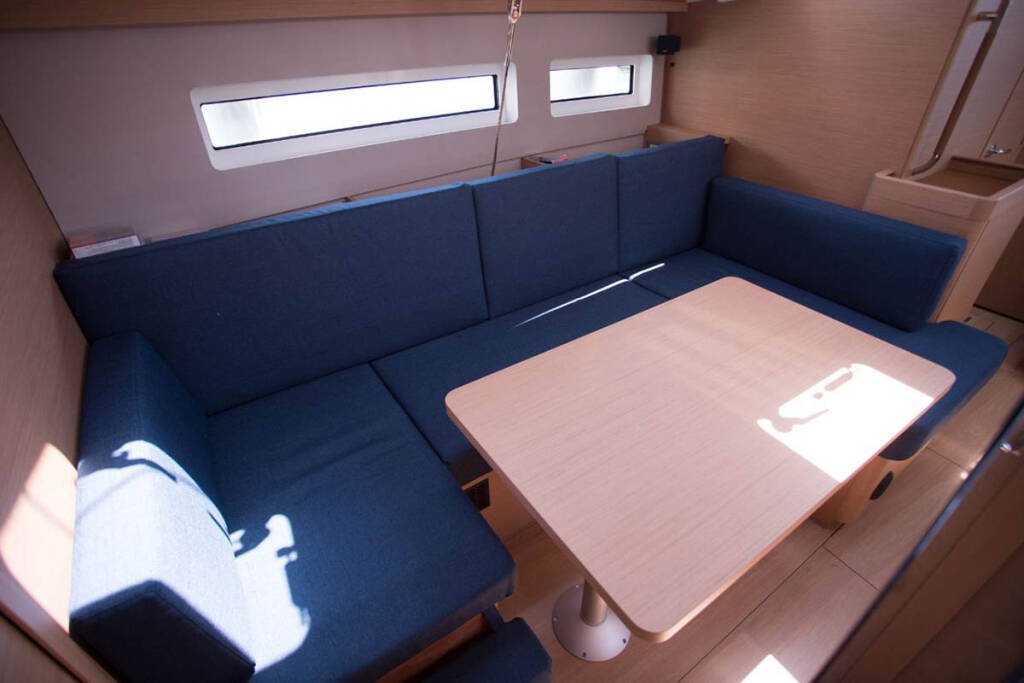 Sailing yacht Sun Odyssey 440 Agrippa 
