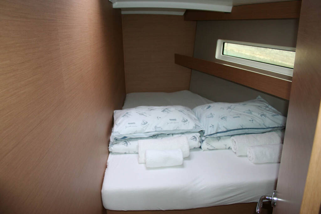 Sailing yacht Sun Odyssey 440 Agrippa 
