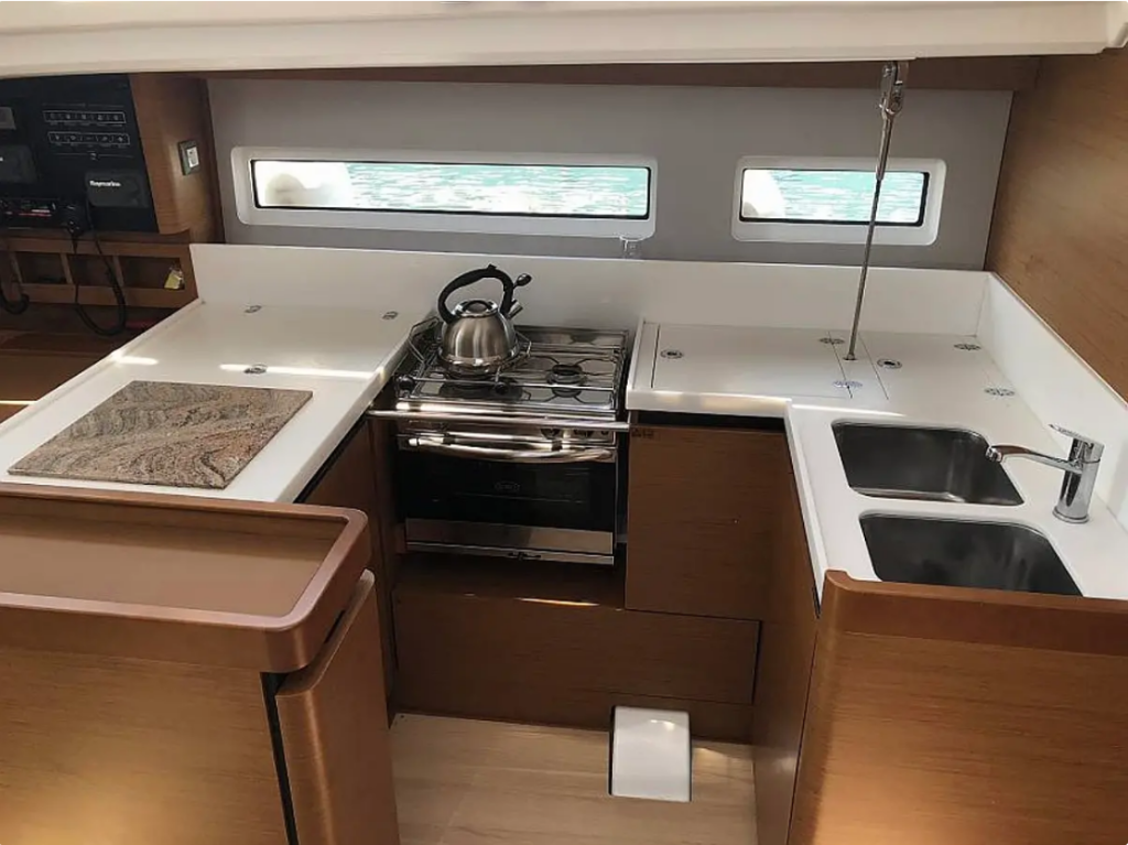Segelyachten Sun Odyssey 440 Tikal III