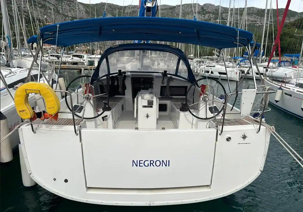 Sailing yacht Sun Odyssey 440 Negroni
