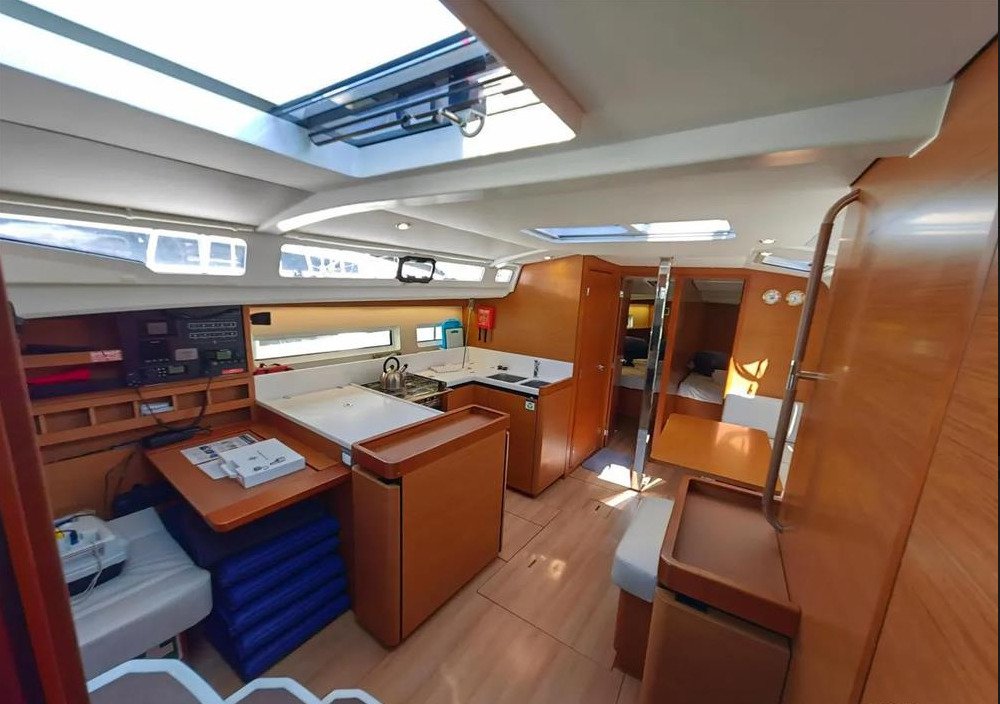 Sailing yacht Sun Odyssey 440 Negroni