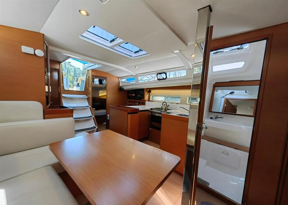 Sailing yacht Sun Odyssey 440 Negroni