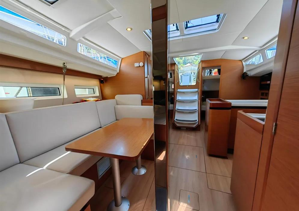 Sailing yacht Sun Odyssey 440 Negroni