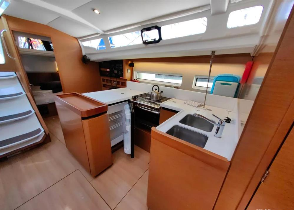 Sailing yacht Sun Odyssey 440 Negroni