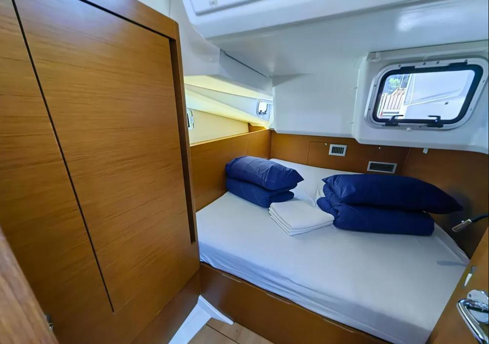 Sailing yacht Sun Odyssey 440 Negroni