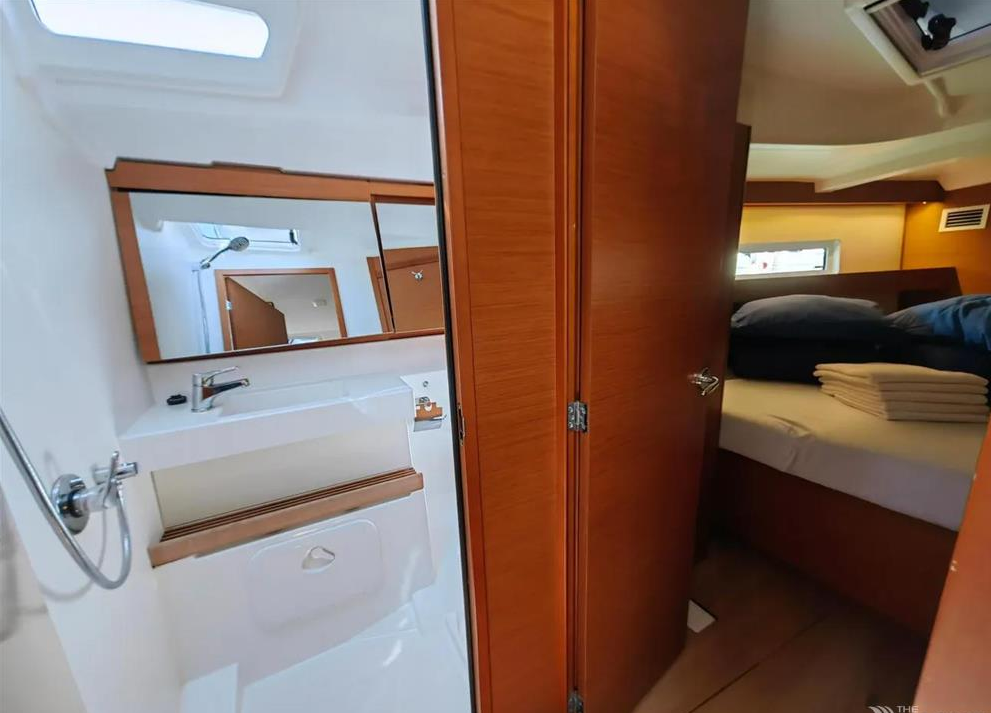 Sailing yacht Sun Odyssey 440 Negroni