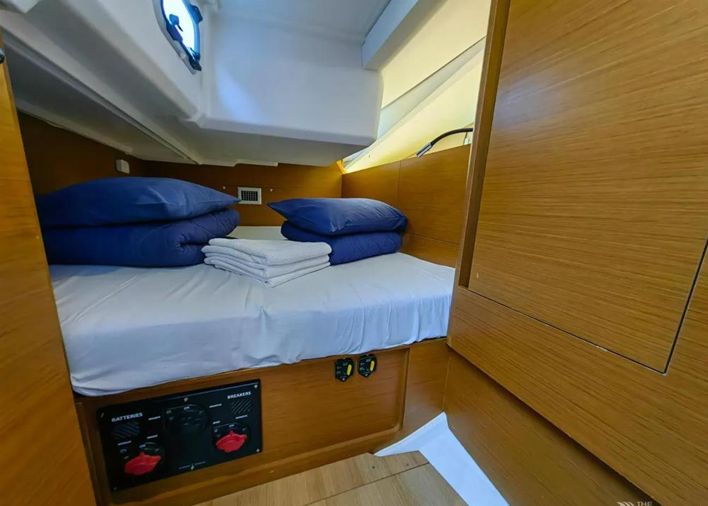 Sailing yacht Sun Odyssey 440 Negroni