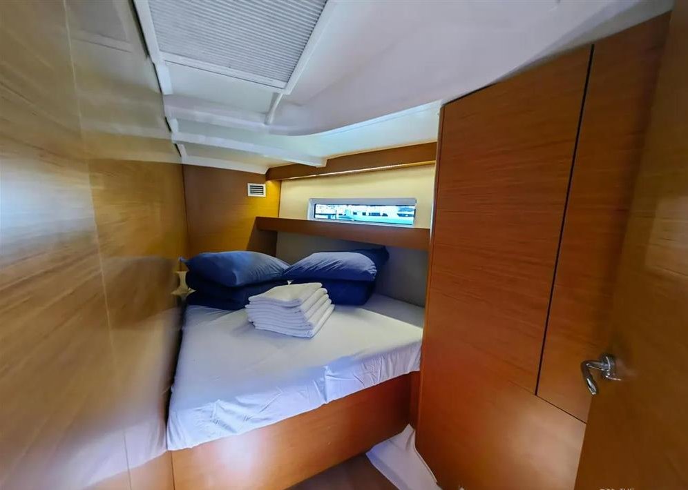 Sailing yacht Sun Odyssey 440 Negroni
