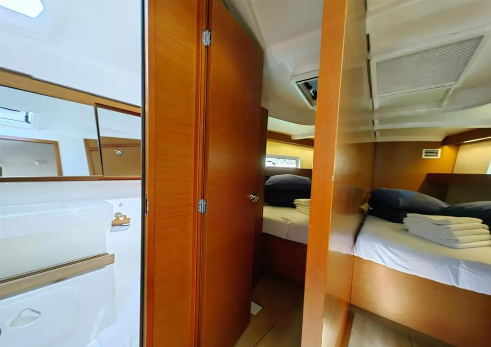 Sailing yacht Sun Odyssey 440 Negroni