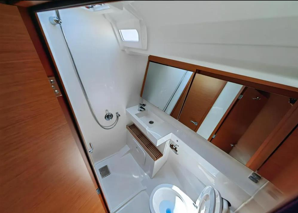 Sailing yacht Sun Odyssey 440 Negroni