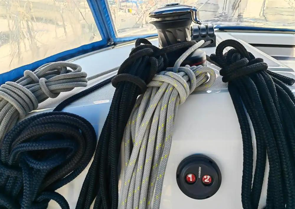 Sailing yacht Sun Odyssey 440 Negroni