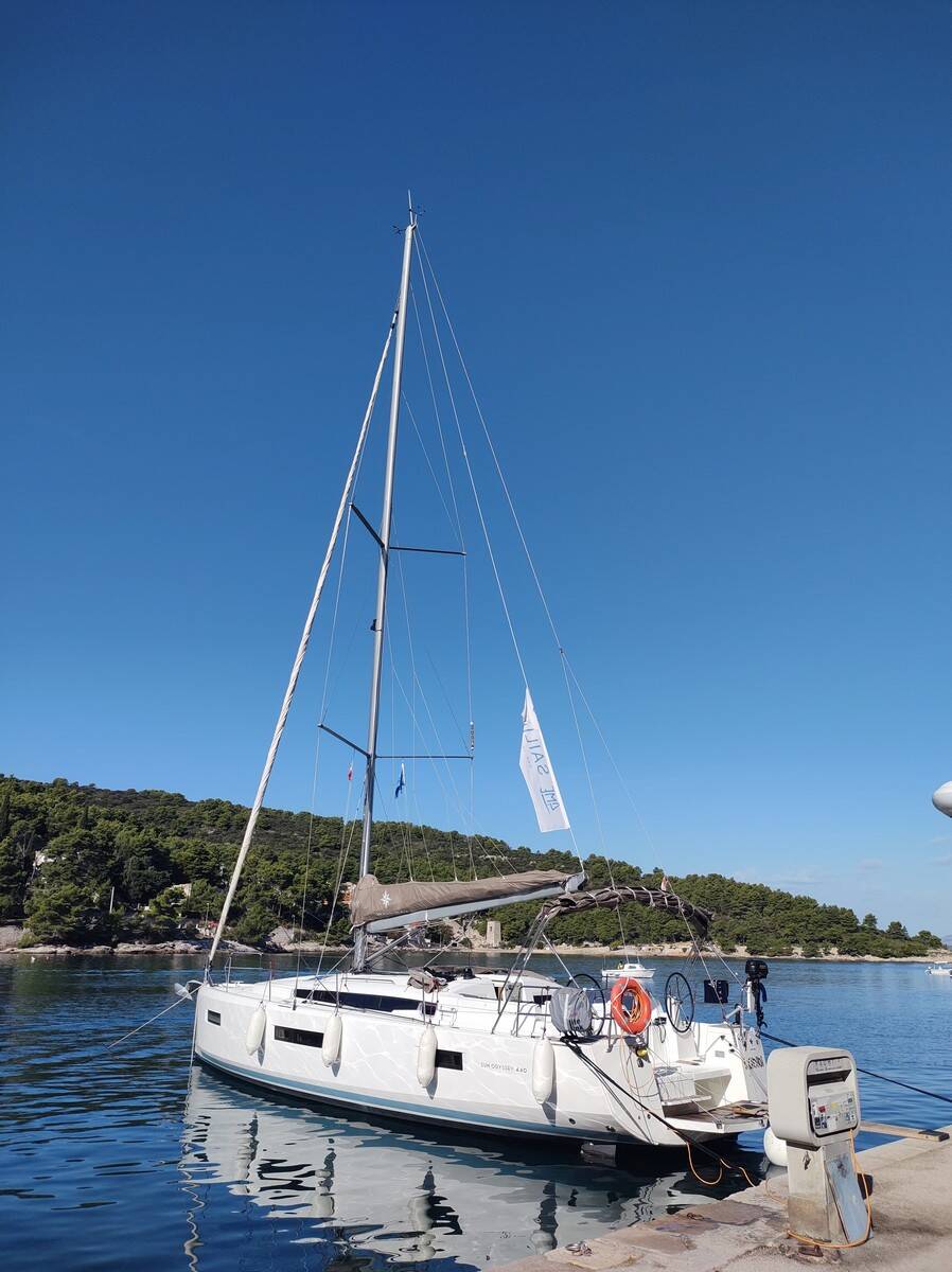 Sailing yacht Sun Odyssey 440 Habibi