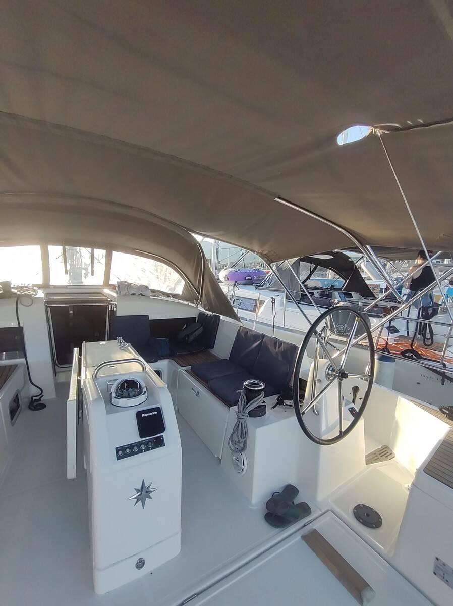 Sailing yacht Sun Odyssey 440 Habibi