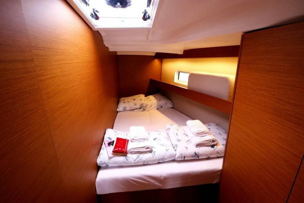 Sailing yacht Sun Odyssey 440 Habibi