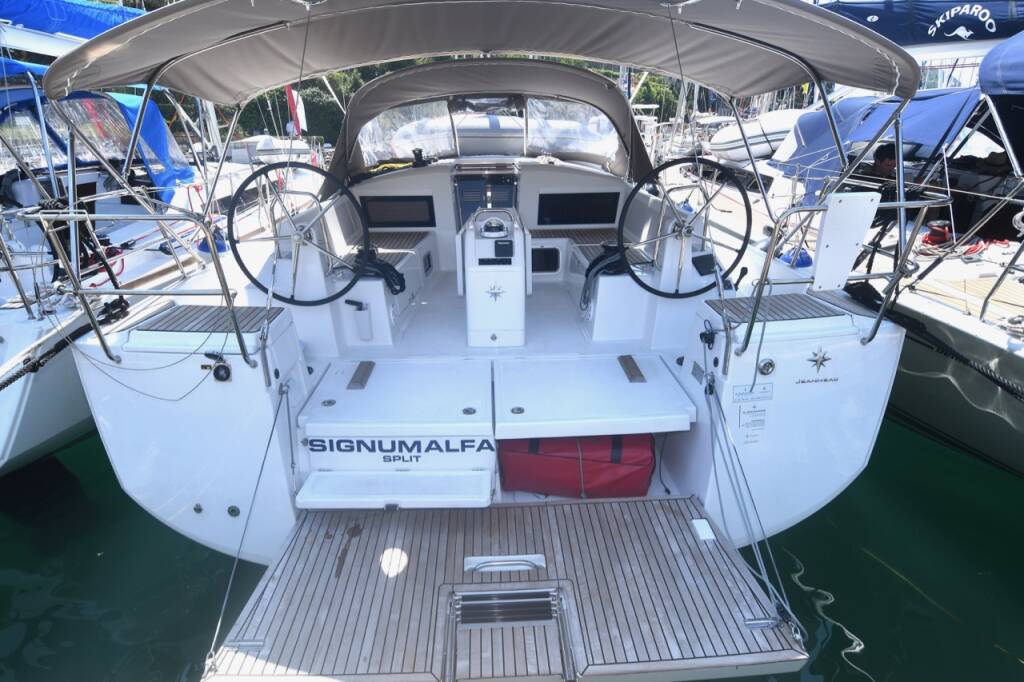 Sailing yacht Sun Odyssey 440 Signum Alfa
