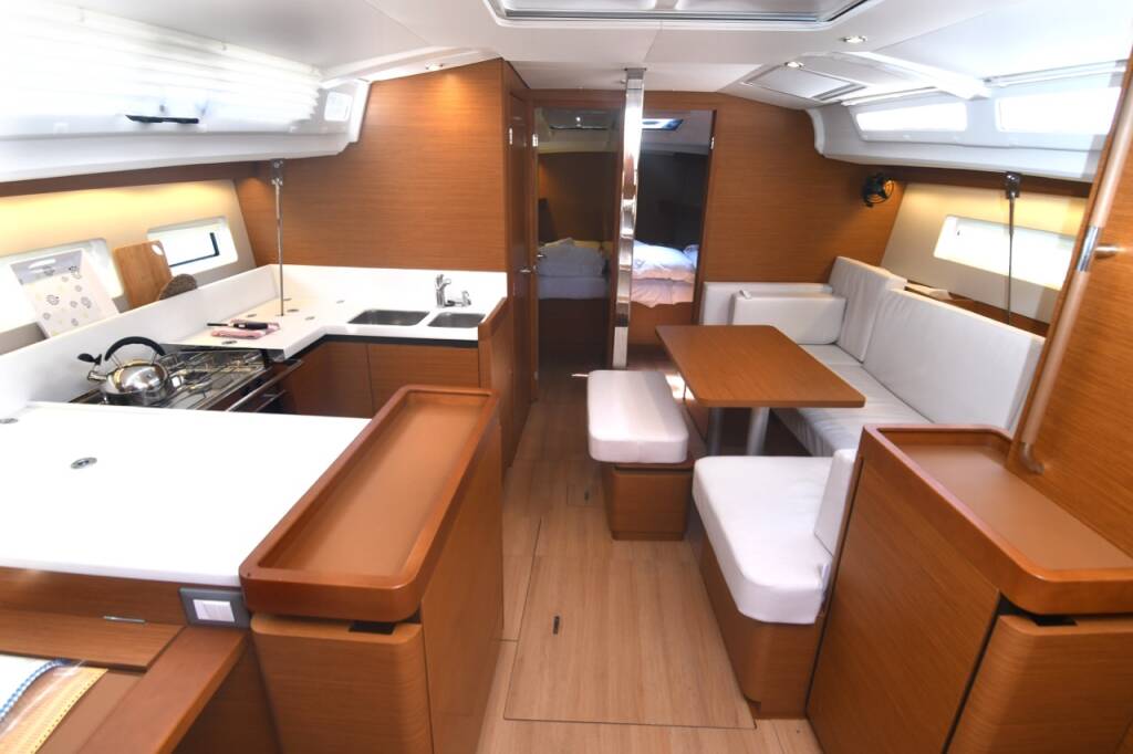 Sailing yacht Sun Odyssey 440 Signum Alfa