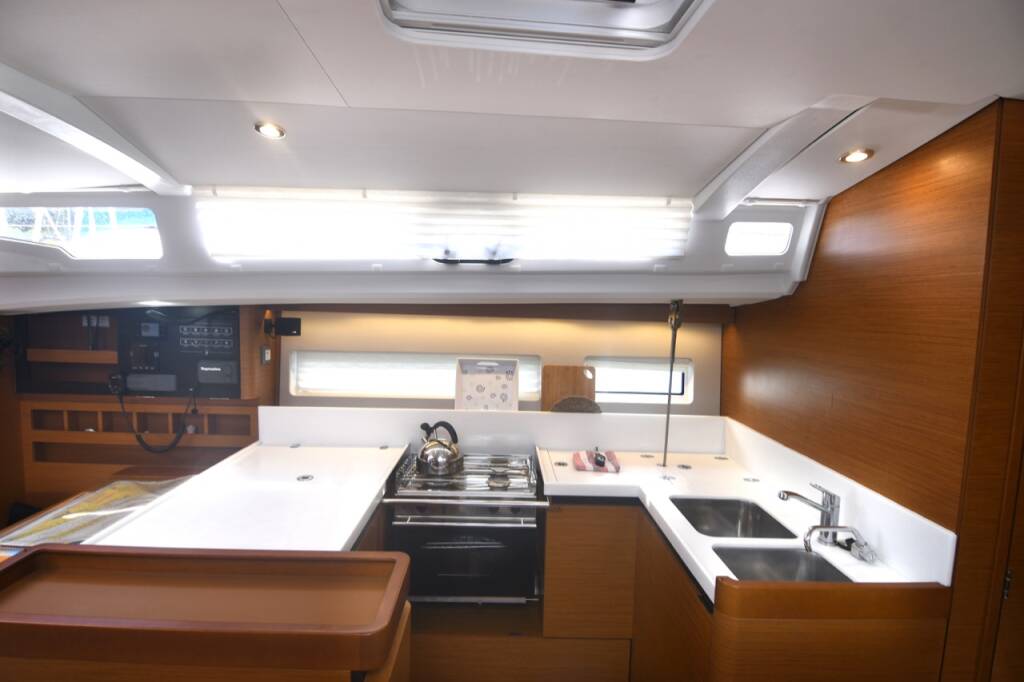 Sailing yacht Sun Odyssey 440 Signum Alfa
