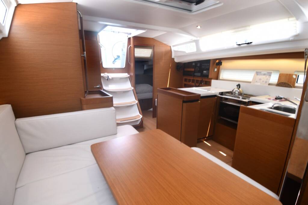 Sailing yacht Sun Odyssey 440 Signum Alfa