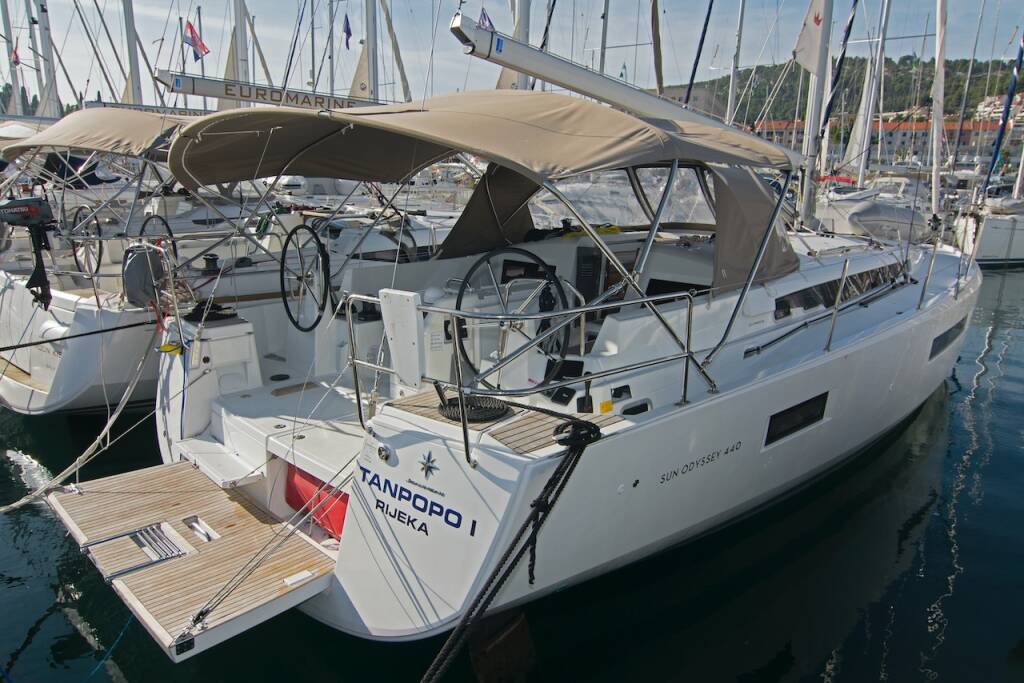 Sailing yacht Sun Odyssey 440 Tanpopo