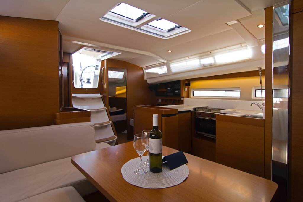 Sailing yacht Sun Odyssey 440 Tanpopo