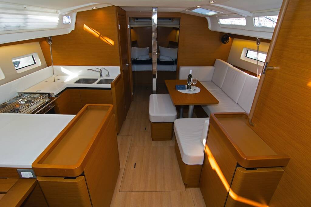 Sailing yacht Sun Odyssey 440 Tanpopo
