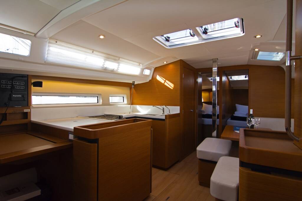 Sailing yacht Sun Odyssey 440 Tanpopo