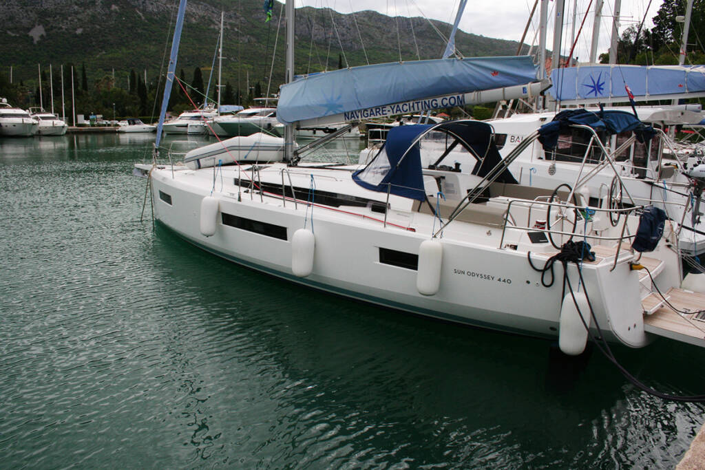 Sailing yacht Sun Odyssey 440 Modesty