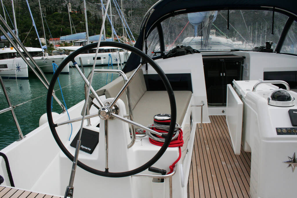 Sailing yacht Sun Odyssey 440 Modesty