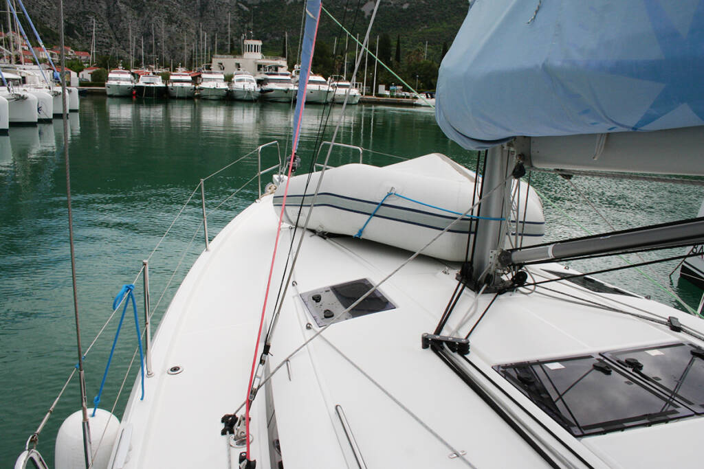 Sailing yacht Sun Odyssey 440 Modesty