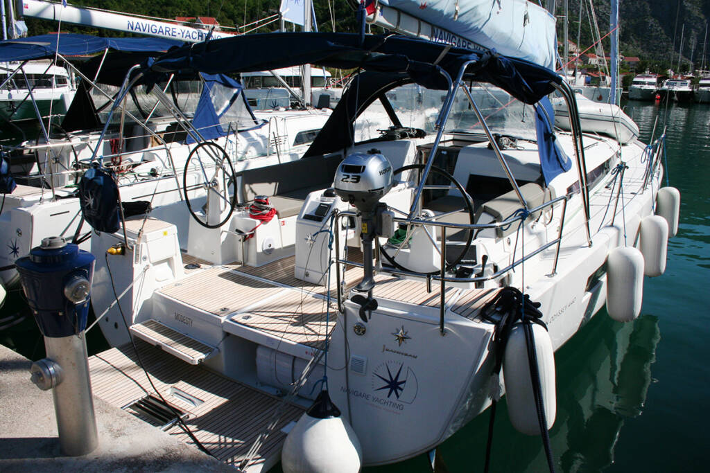 Sailing yacht Sun Odyssey 440 Modesty