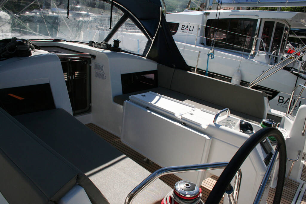Sailing yacht Sun Odyssey 440 Modesty