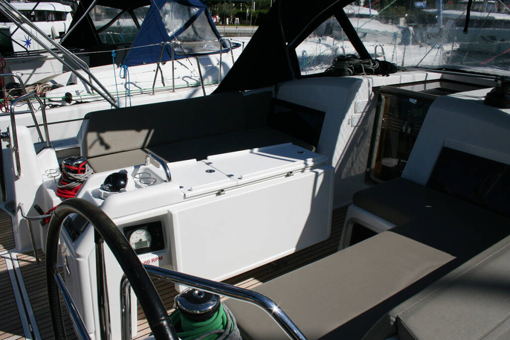 Sailing yacht Sun Odyssey 440 Modesty