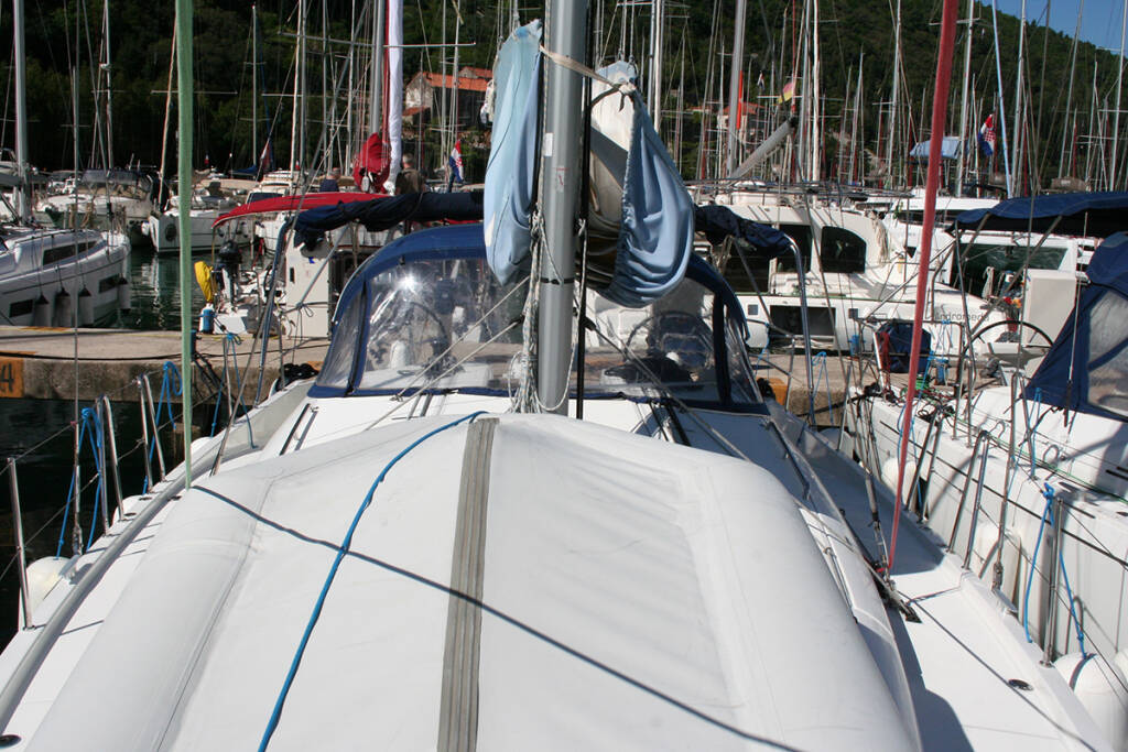 Sailing yacht Sun Odyssey 440 Modesty