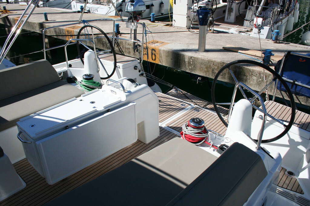 Sailing yacht Sun Odyssey 440 Modesty