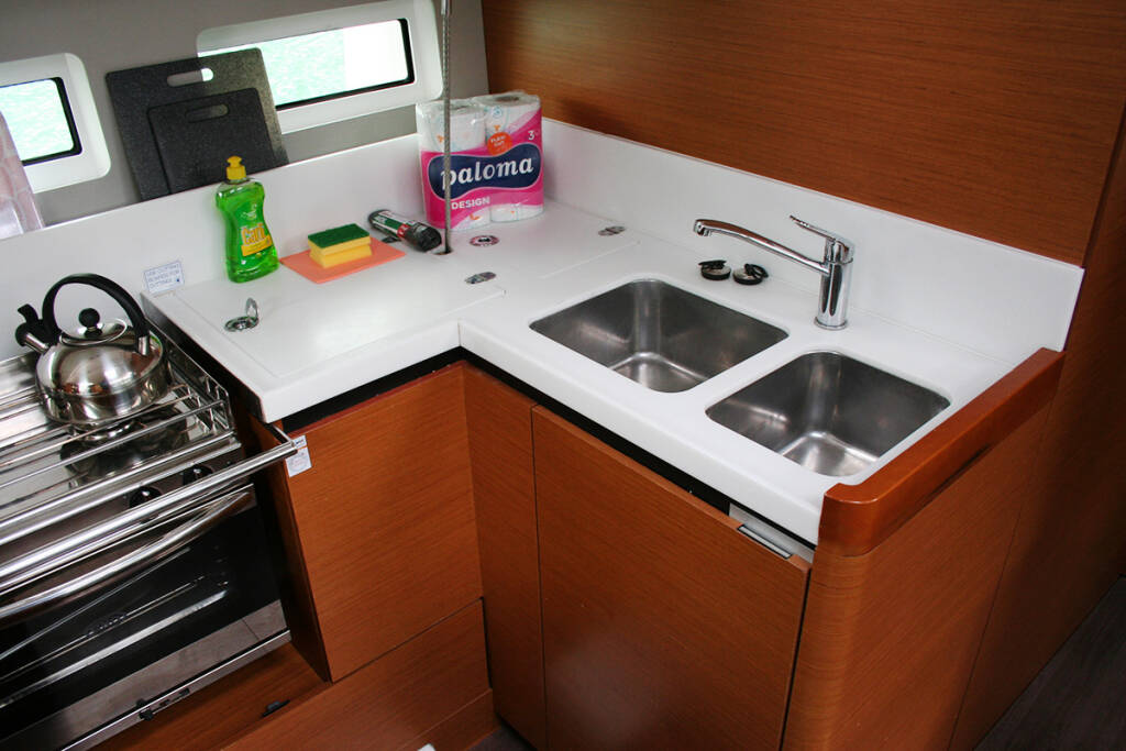 Sailing yacht Sun Odyssey 440 Modesty
