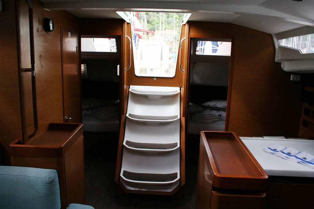 Sailing yacht Sun Odyssey 440 Modesty