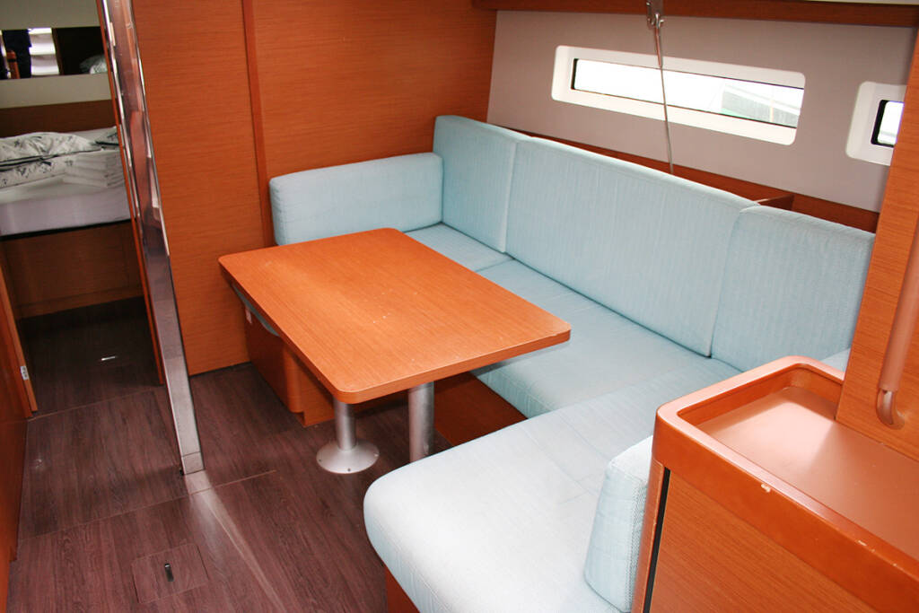 Sailing yacht Sun Odyssey 440 Modesty