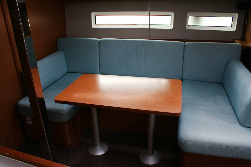 Sailing yacht Sun Odyssey 440 Modesty