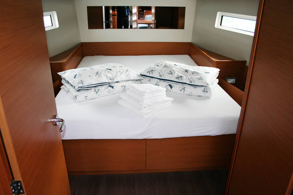 Sailing yacht Sun Odyssey 440 Modesty