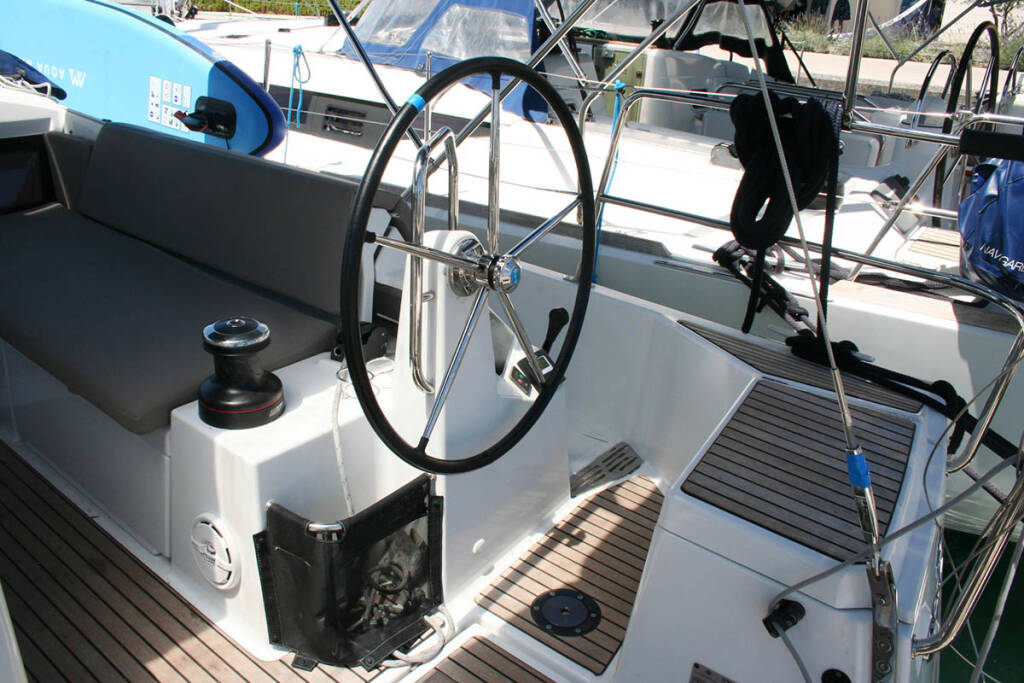 Sailing yacht Sun Odyssey 440 Springbank