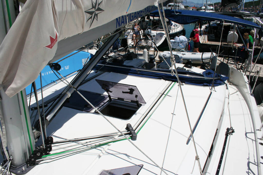 Sailing yacht Sun Odyssey 440 Springbank