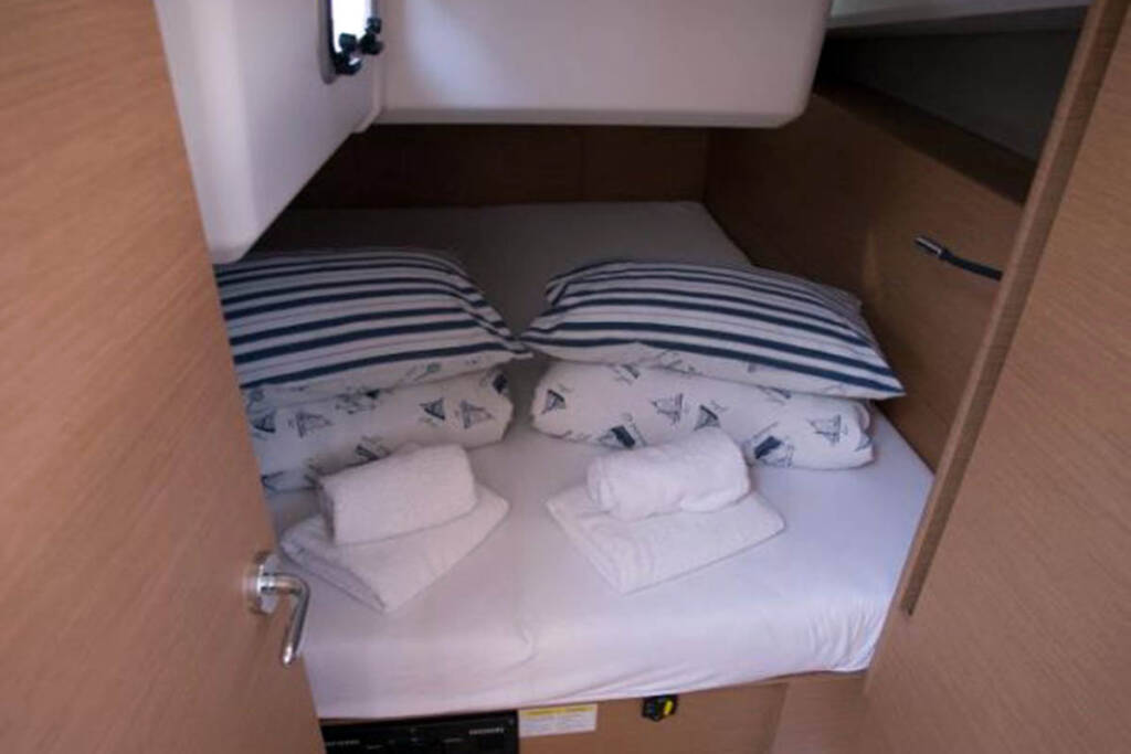 Sailing yacht Sun Odyssey 440 Elle of Sweden