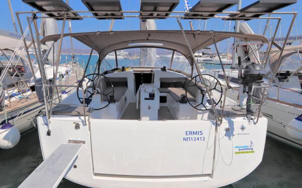 Sun Odyssey 440 Ermis Lavrion, main port