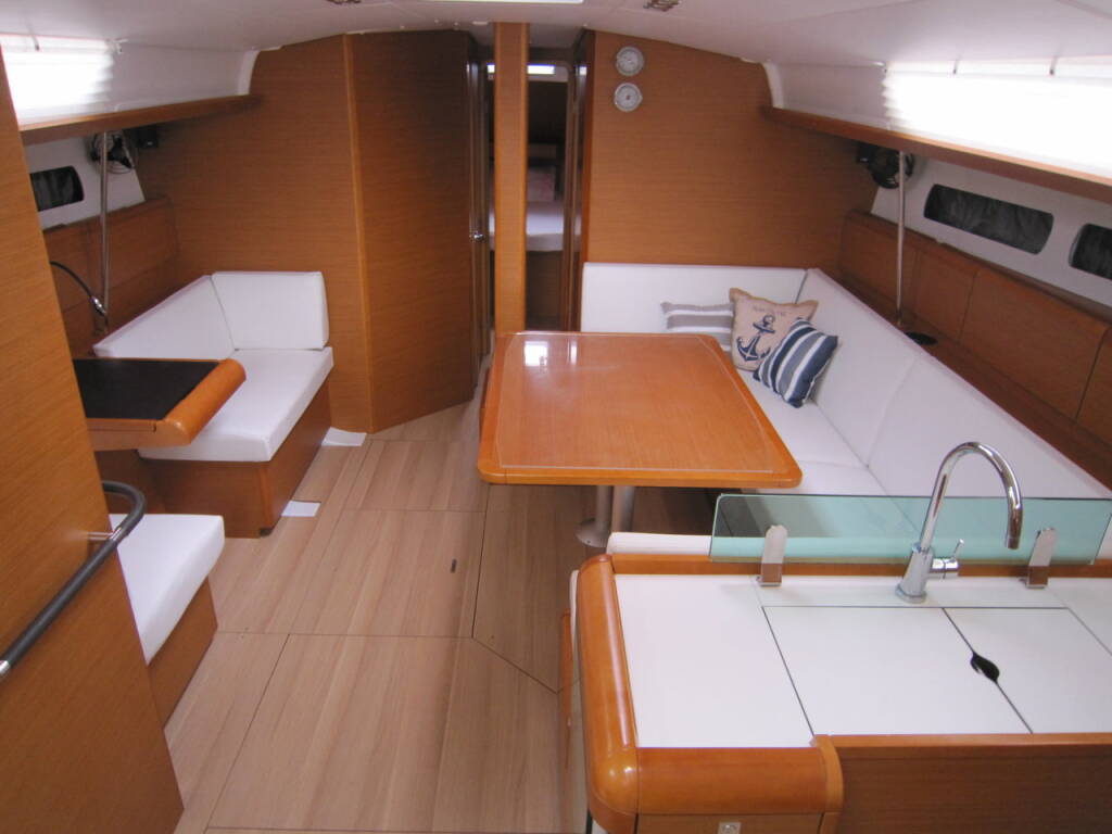 Sailing yacht Sun Odyssey 449 Airbender
