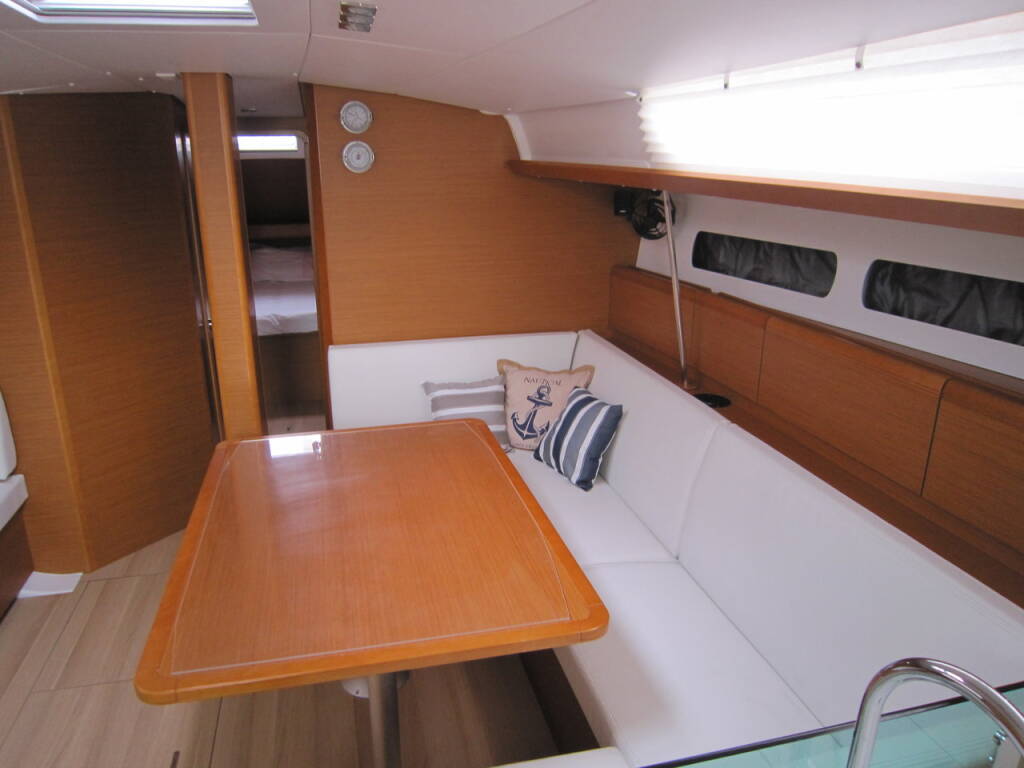 Sailing yacht Sun Odyssey 449 Airbender