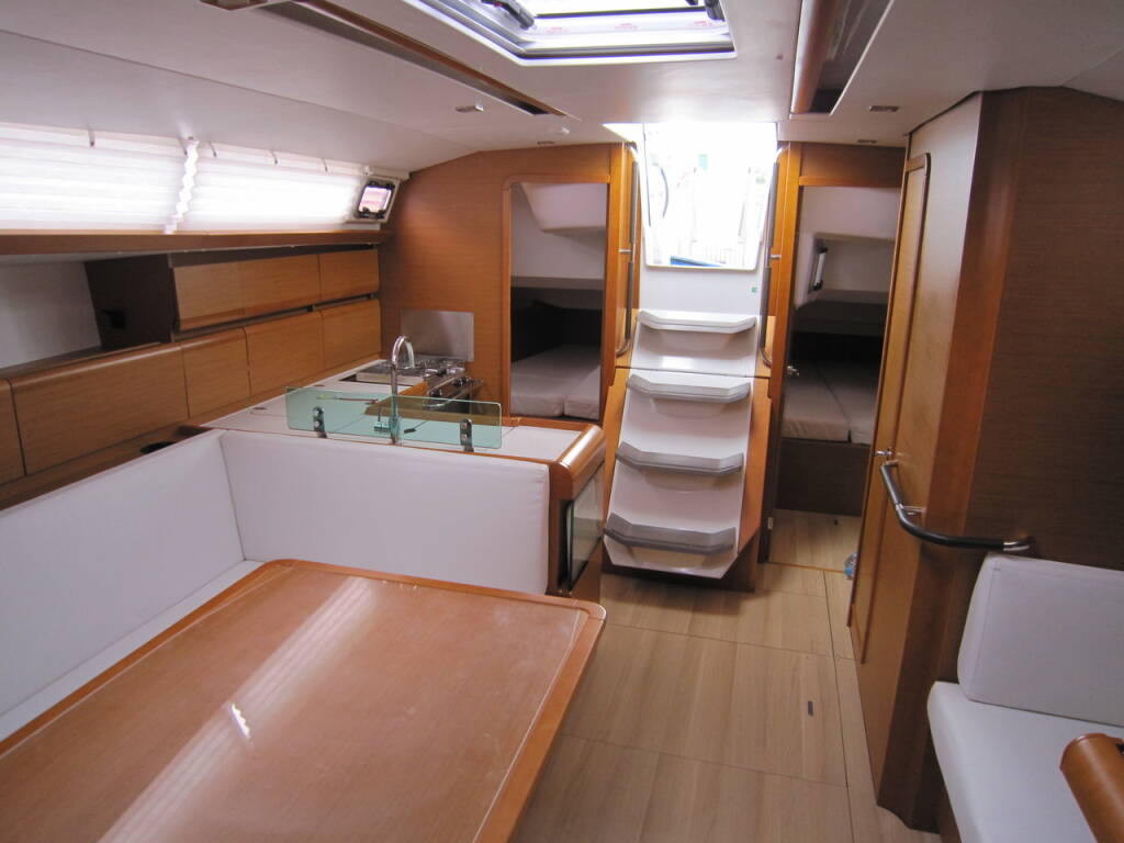 Sailing yacht Sun Odyssey 449 Airbender