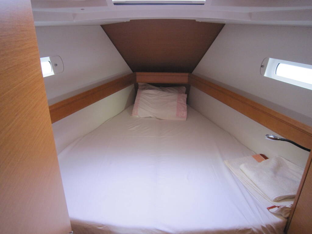 Sailing yacht Sun Odyssey 449 Airbender